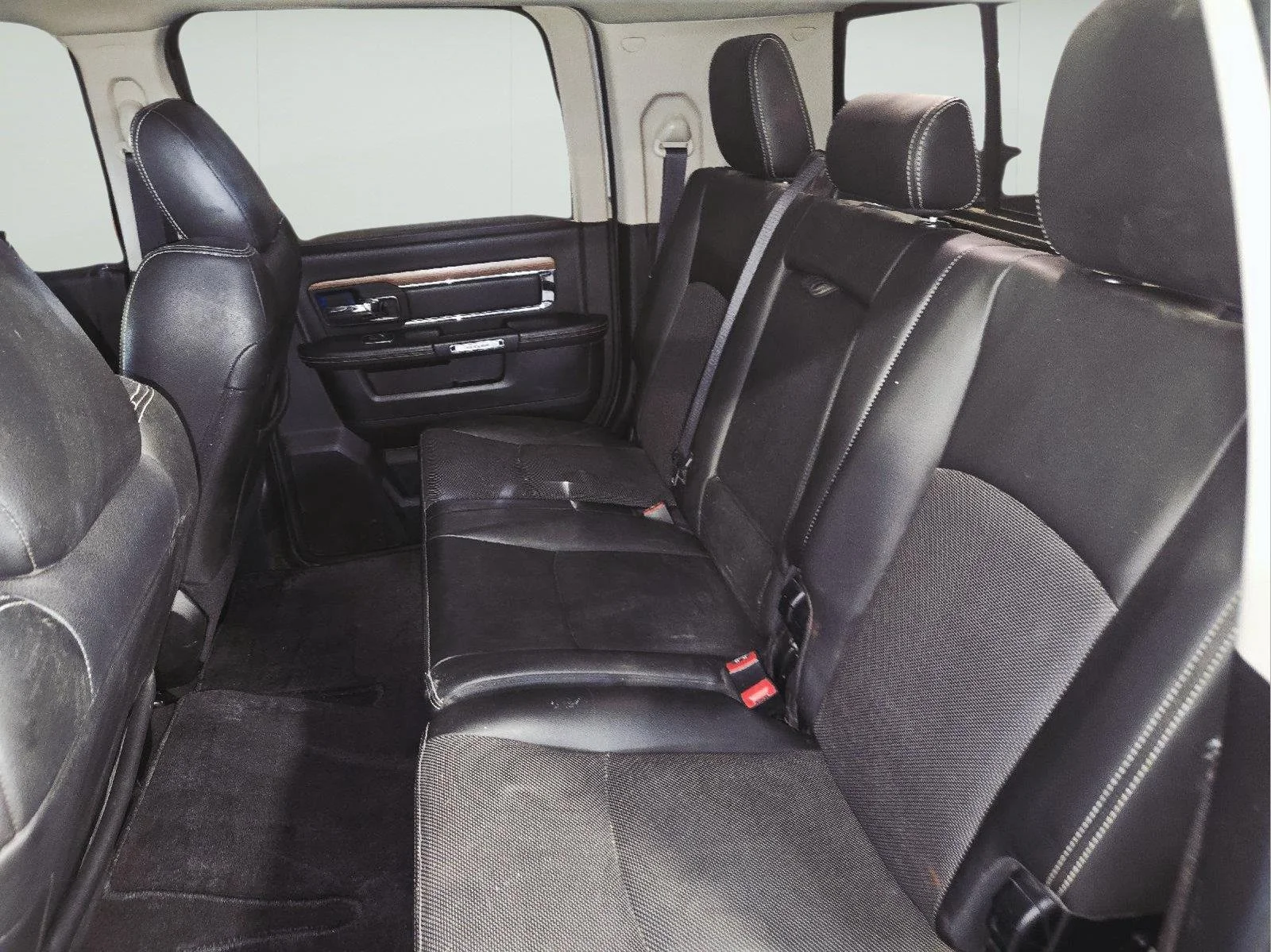 Used 2014 Bright Silver Metallic Clearcoat Ram Laramie image 31