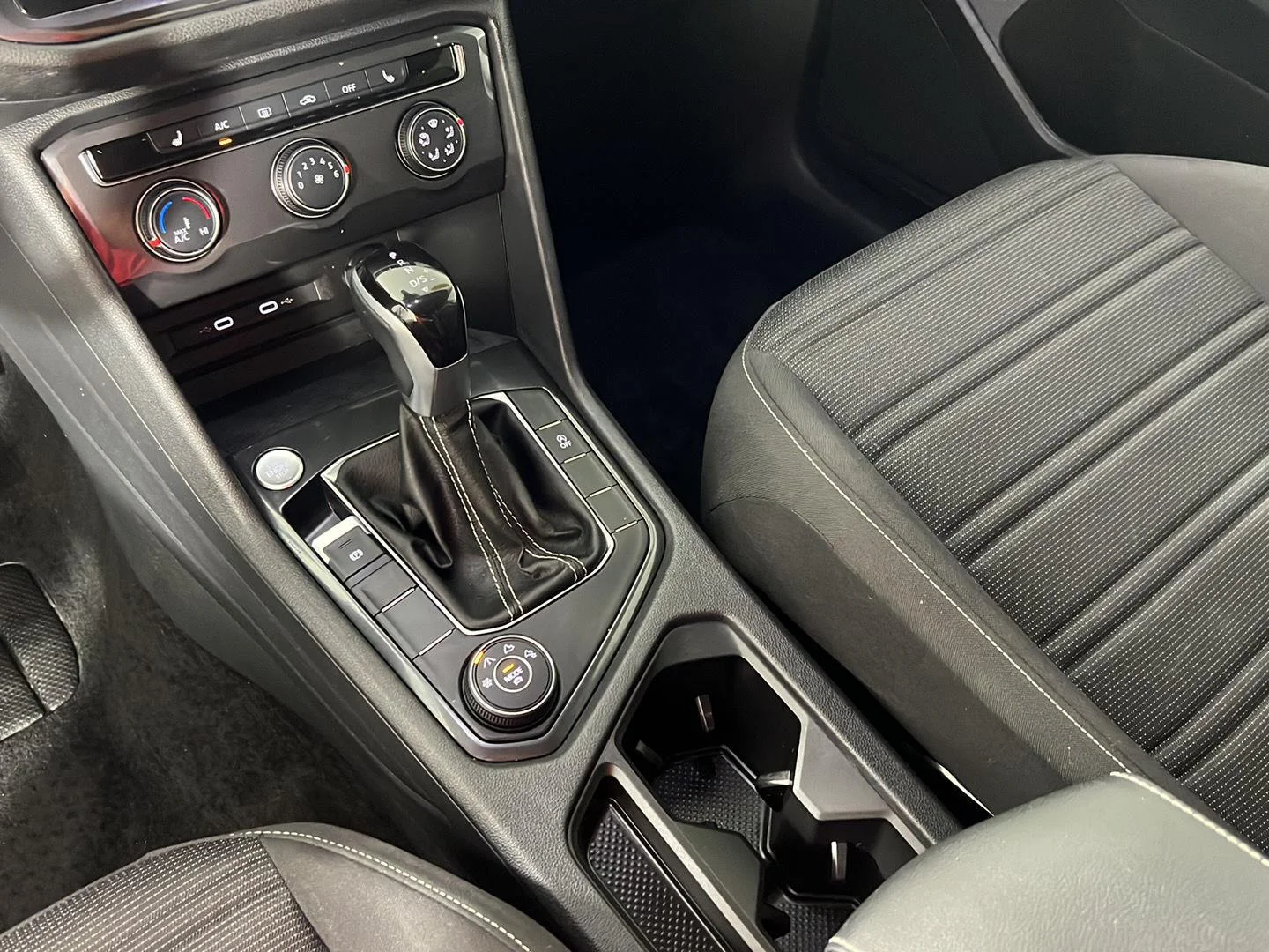 Used 2024 Pure White Volkswagen S image 19