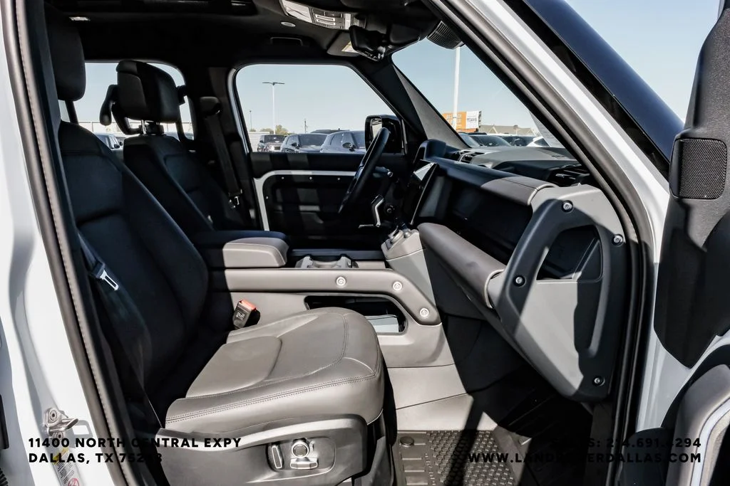 New 2026 Fuji White Land Rover X-Dynamic SE image 32