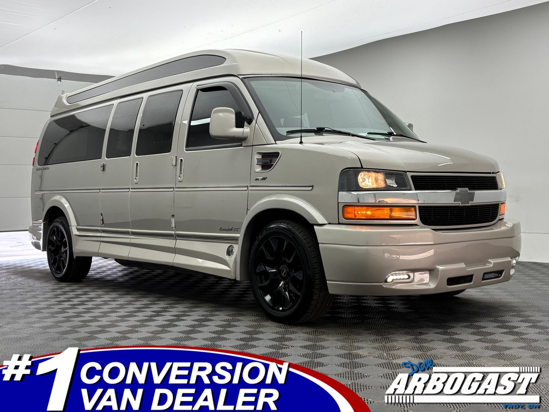 Used 2023 Silver Chevrolet Explorer Limited SE image 1