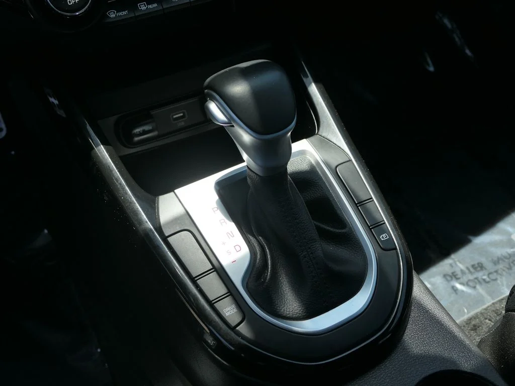 Used 2023 Snow White Pearl Kia GT-Line image 20