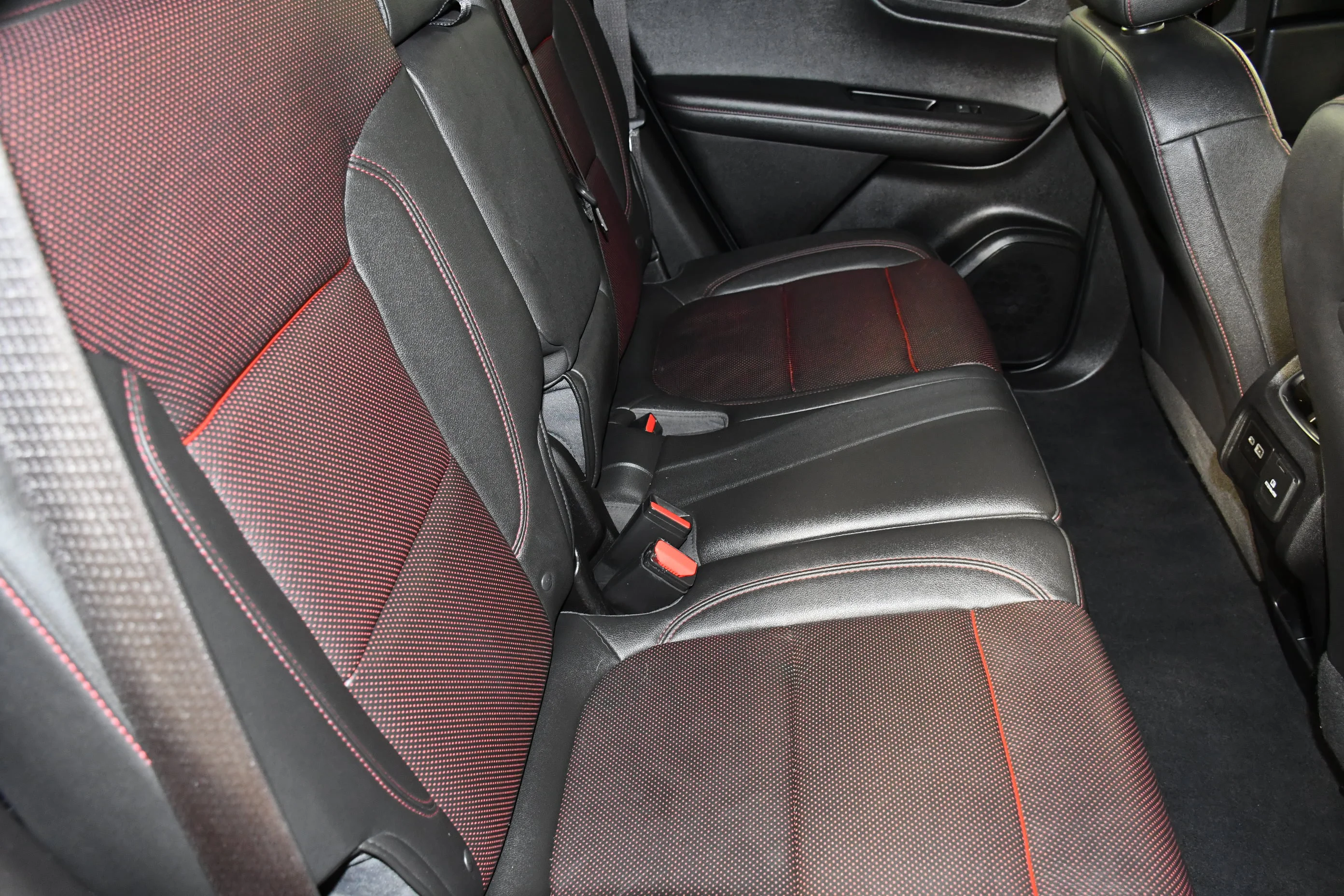 Used 2022 Silver Ice Metallic Chevrolet RS image 44