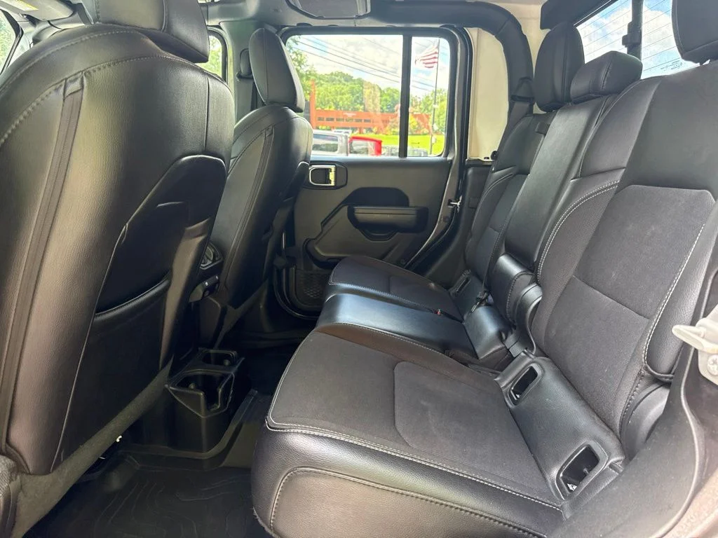 Used 2021 Gray Jeep  image 12