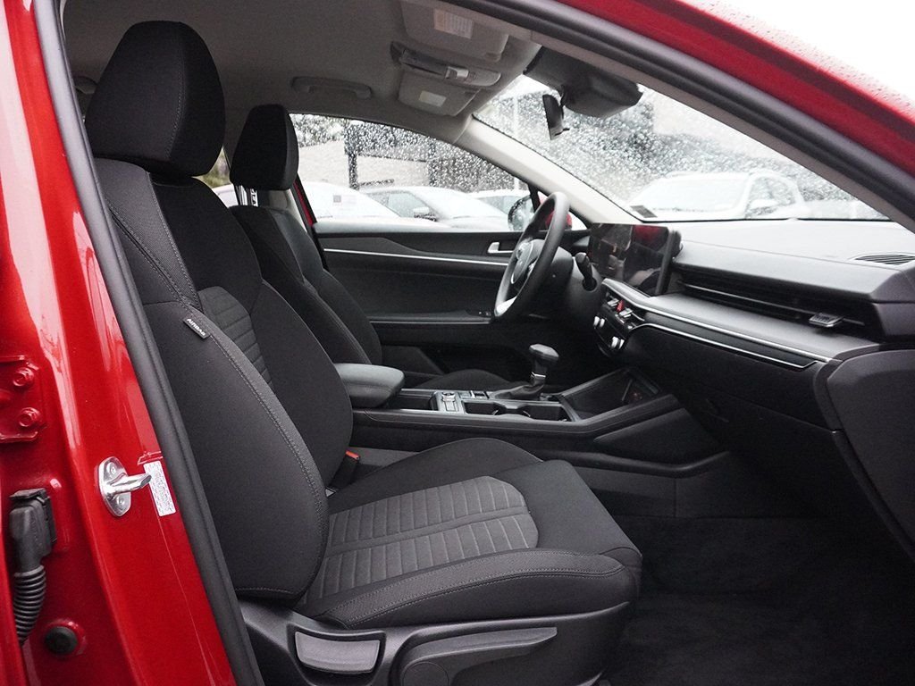 Used 2025 Red Kia LXS image 28