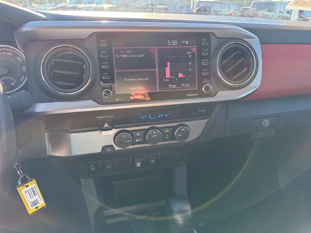 Used 2022 White Toyota SR5 image 11