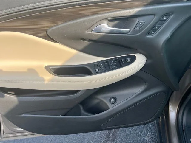 Used 2019 Brown Buick Essence image 26
