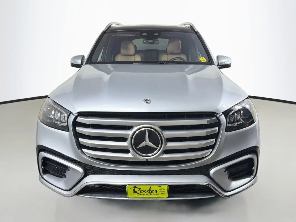 Used 2024  Mercedes-Benz GLS 450 image 2