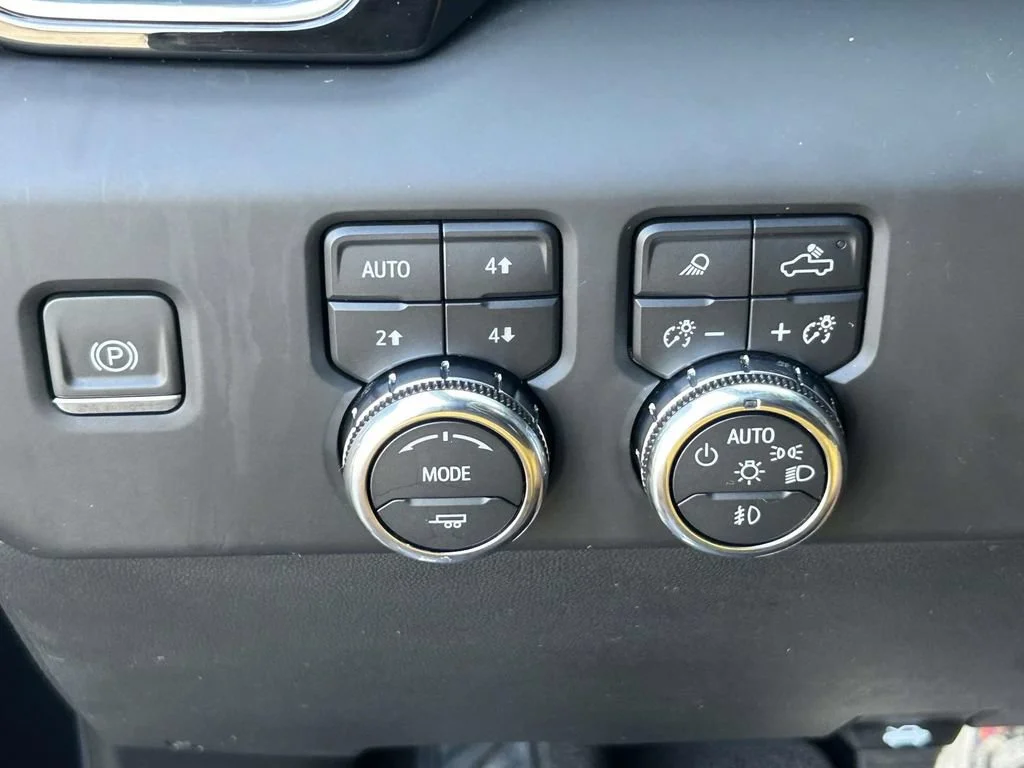 Used 2023 Onyx Black GMC Denali image 25