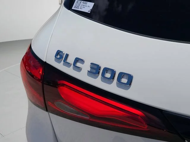 Used 2025 White Mercedes-Benz GLC 300 image 31