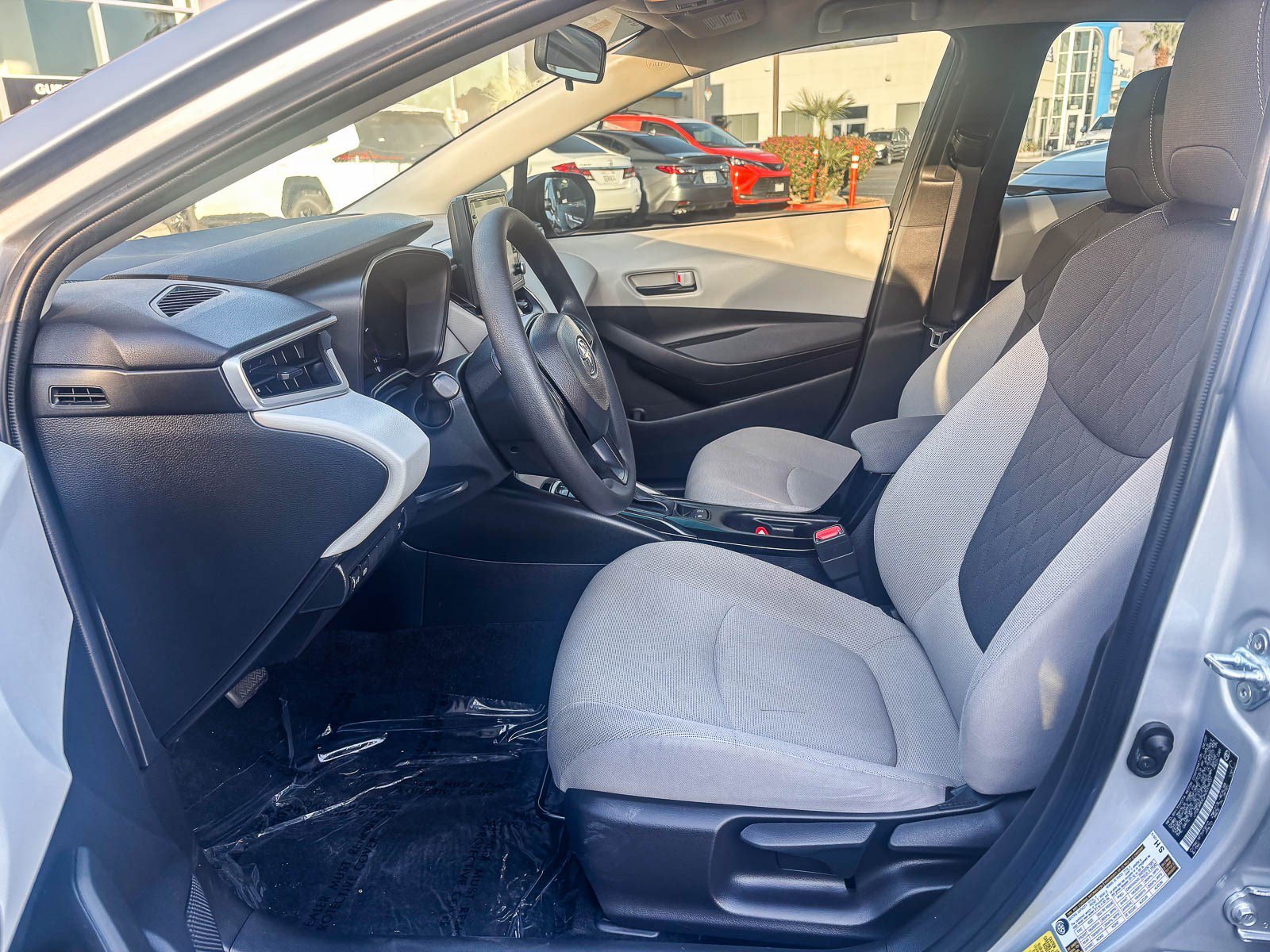 Used 2022 White Toyota Hybrid LE image 19