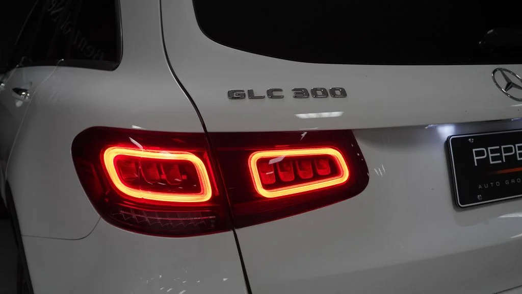 Certified Used 2022 White Mercedes-Benz GLC 300 image 21