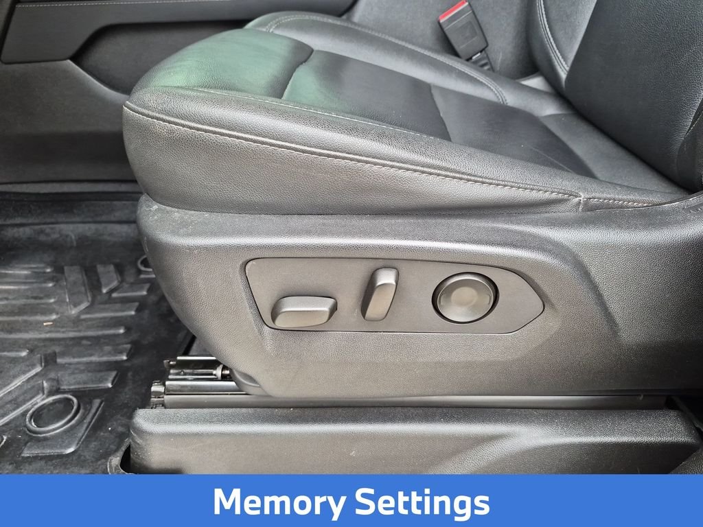 Used 2023 Gray Chevrolet Z71 image 18