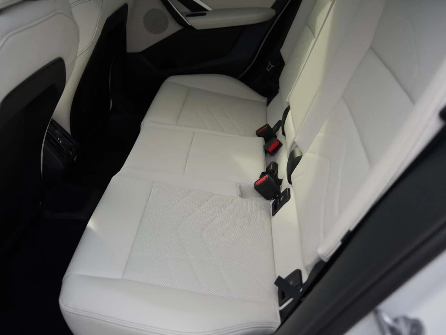 New 2026 Alpine White BMW xDrive28i image 8