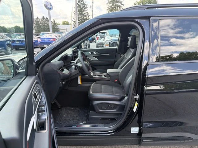 New 2026 Agate Black Metallic Ford ST image 15