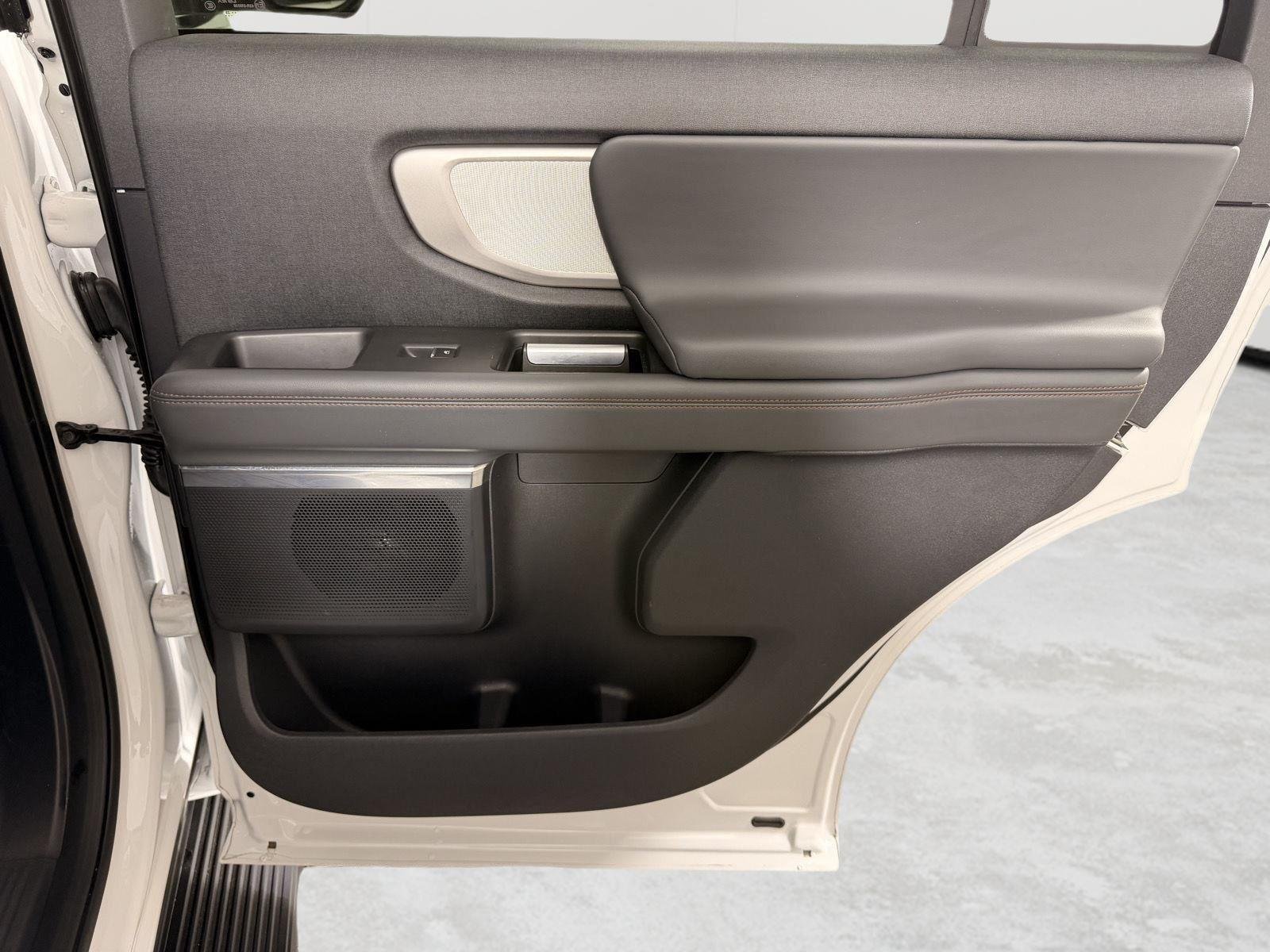 Used 2025 Oxford White Ford Active image 21