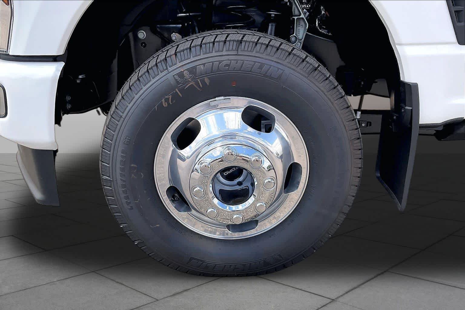 New 2026 Star White Metallic Tri-Coat Ford F-350® Platinum® image 11