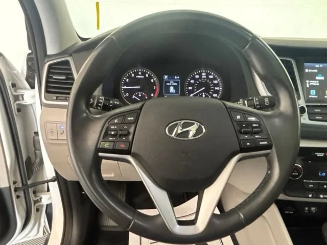 Used 2018 White Hyundai Value image 3