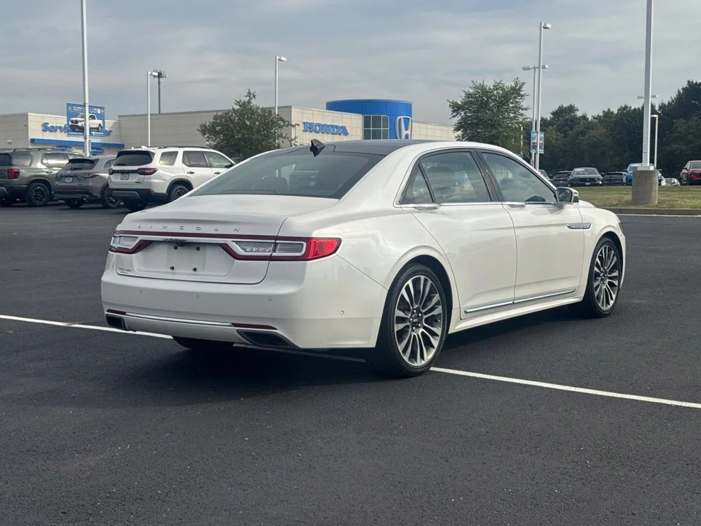 Used 2018 White Lincoln Select image 12