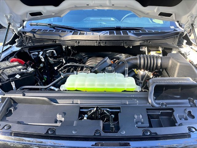 New 2026 Oxford White Ford XLT image 11