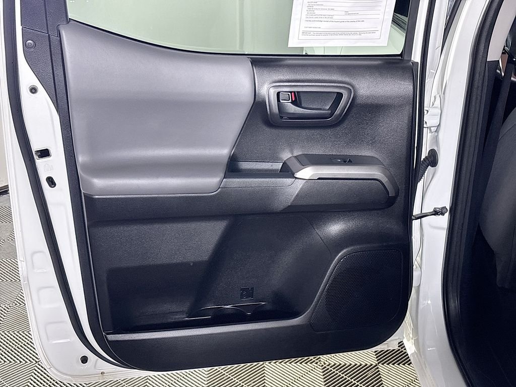 Used 2020 White Toyota SR5 image 18