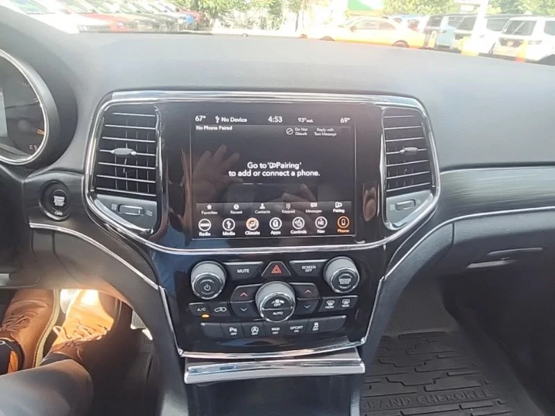 Used 2019 White Jeep Limited image 9
