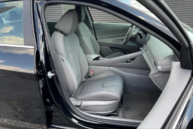 2025 Hyundai Elantra SEL - Photo 31