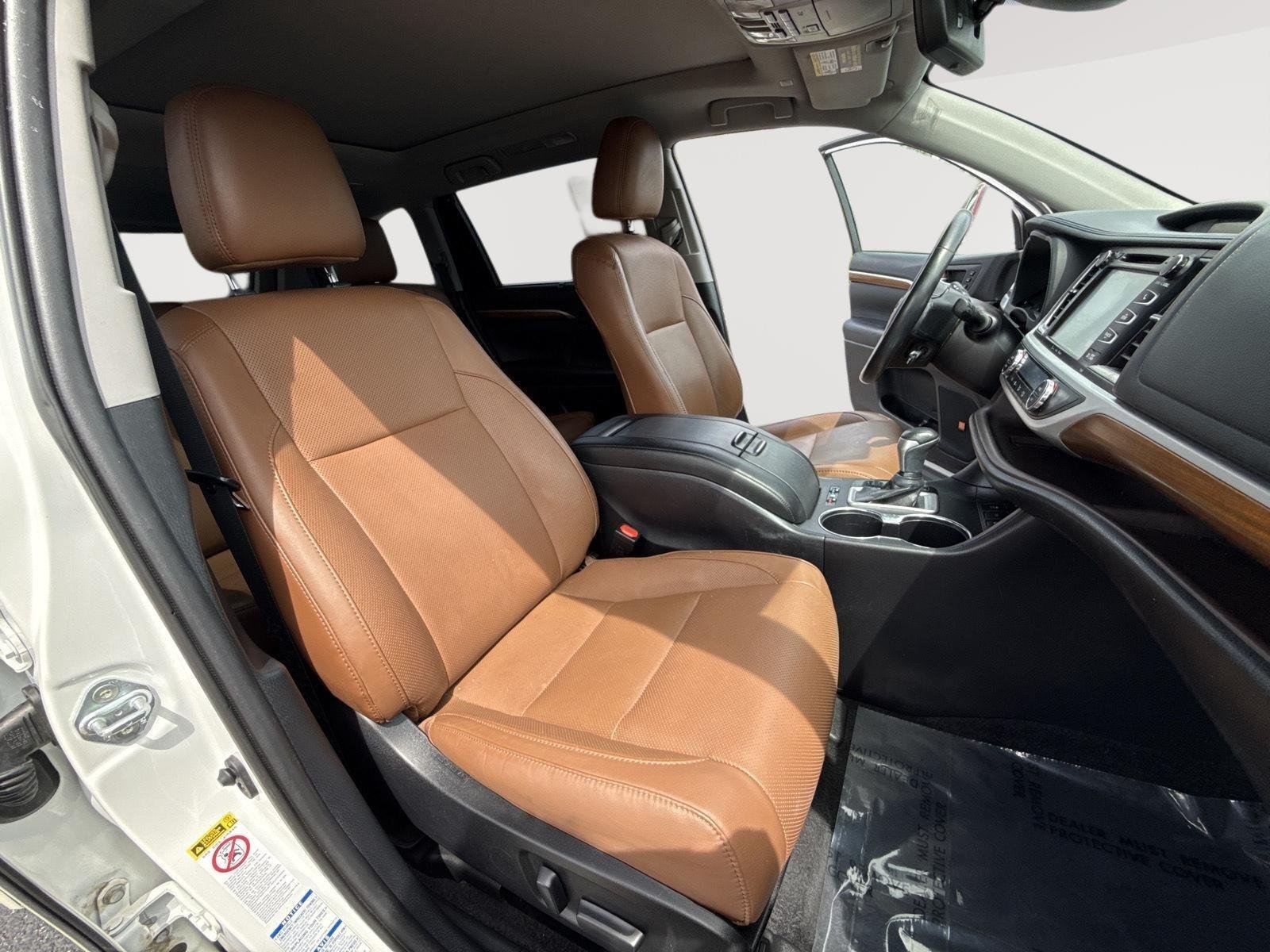 Used 2019 Blizzard Pearl Toyota Limited Platinum image 28
