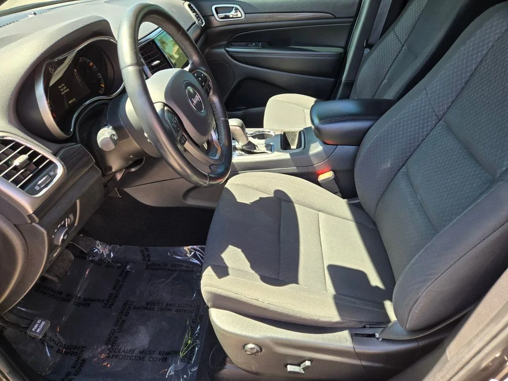 Used 2019 Gray Jeep Laredo E image 10