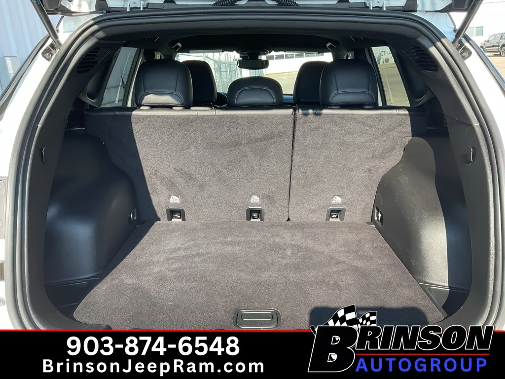 Used 2025 Bright White Clearcoat Jeep Trailhawk image 9