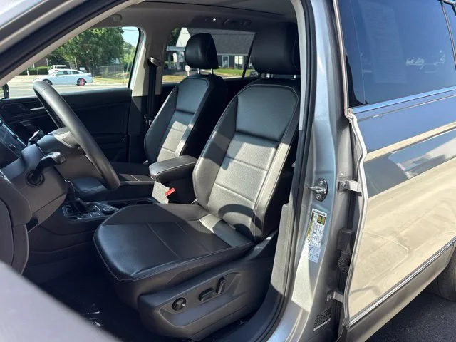 Used 2021 Silver Volkswagen 2.0T SE image 10