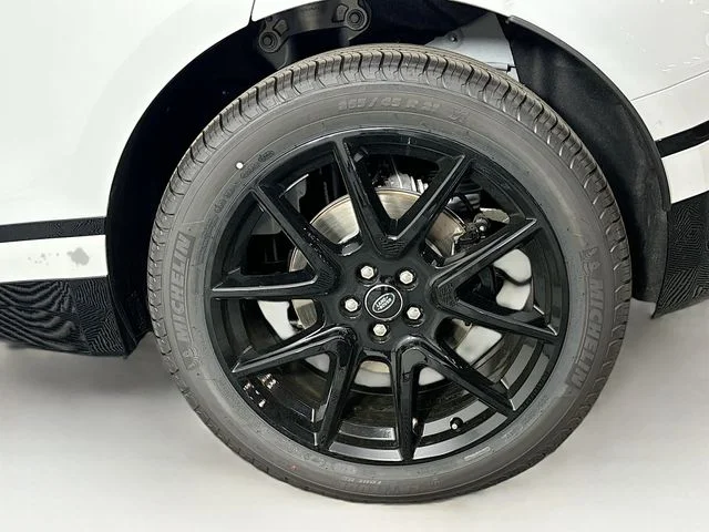 Certified Used 2026  Land Rover Dynamic SE image 30