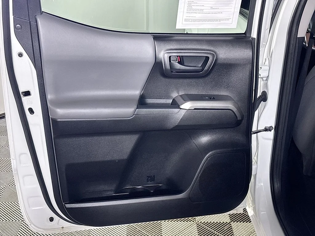 Used 2020 White Toyota SR5 image 18