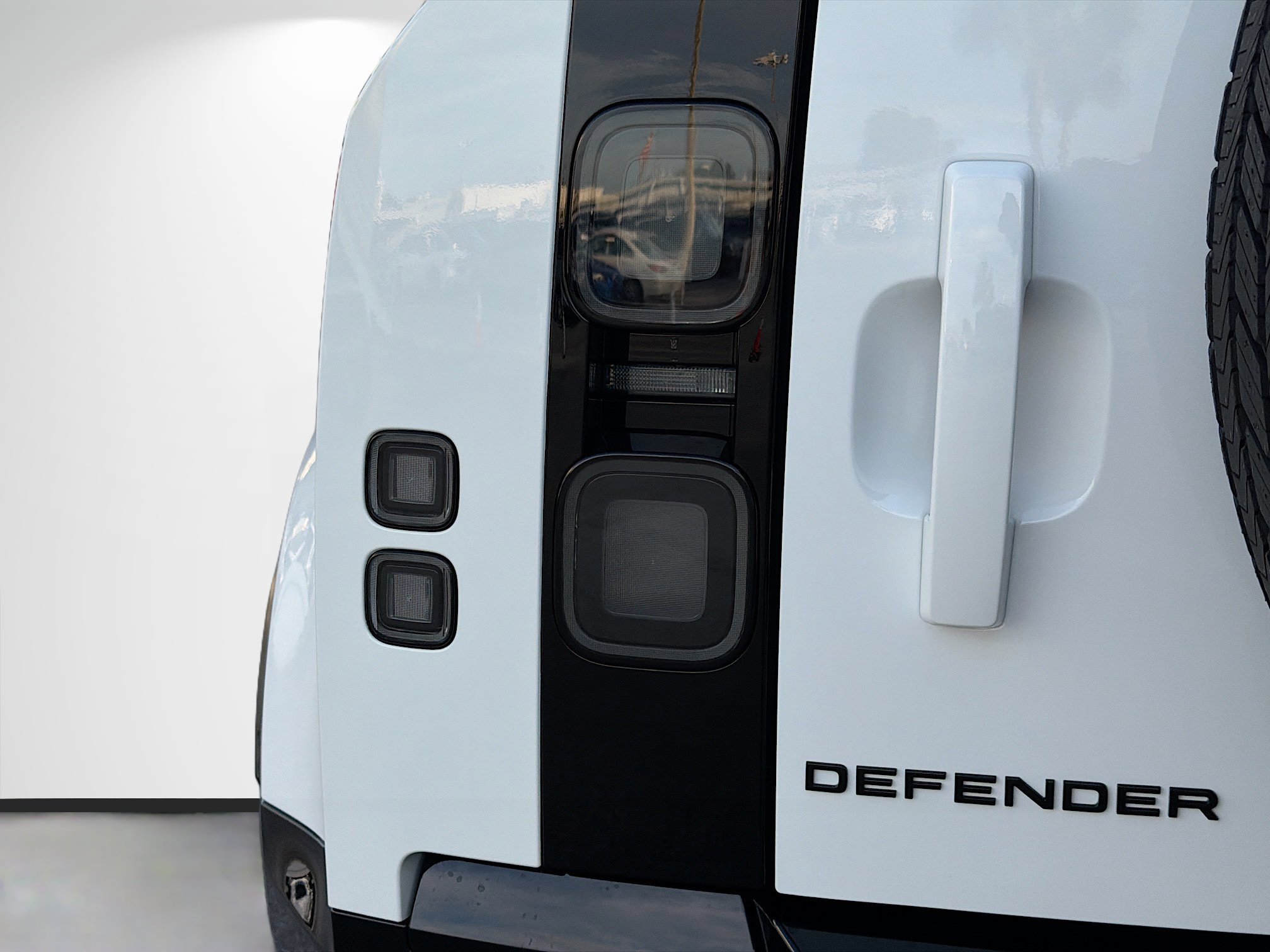 New 2026 Fuji White Land Rover X-Dynamic SE image 10