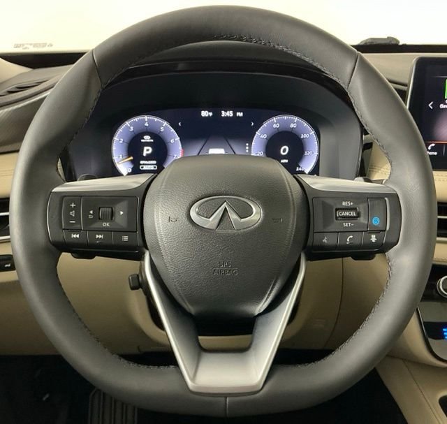 Used 2023 White INFINITI LUXE image 15