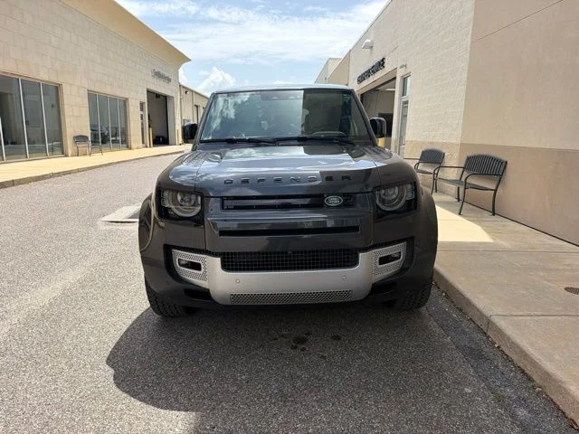 Used 2023 Carpathian Gray Premium Metallic Land Rover SE image 6