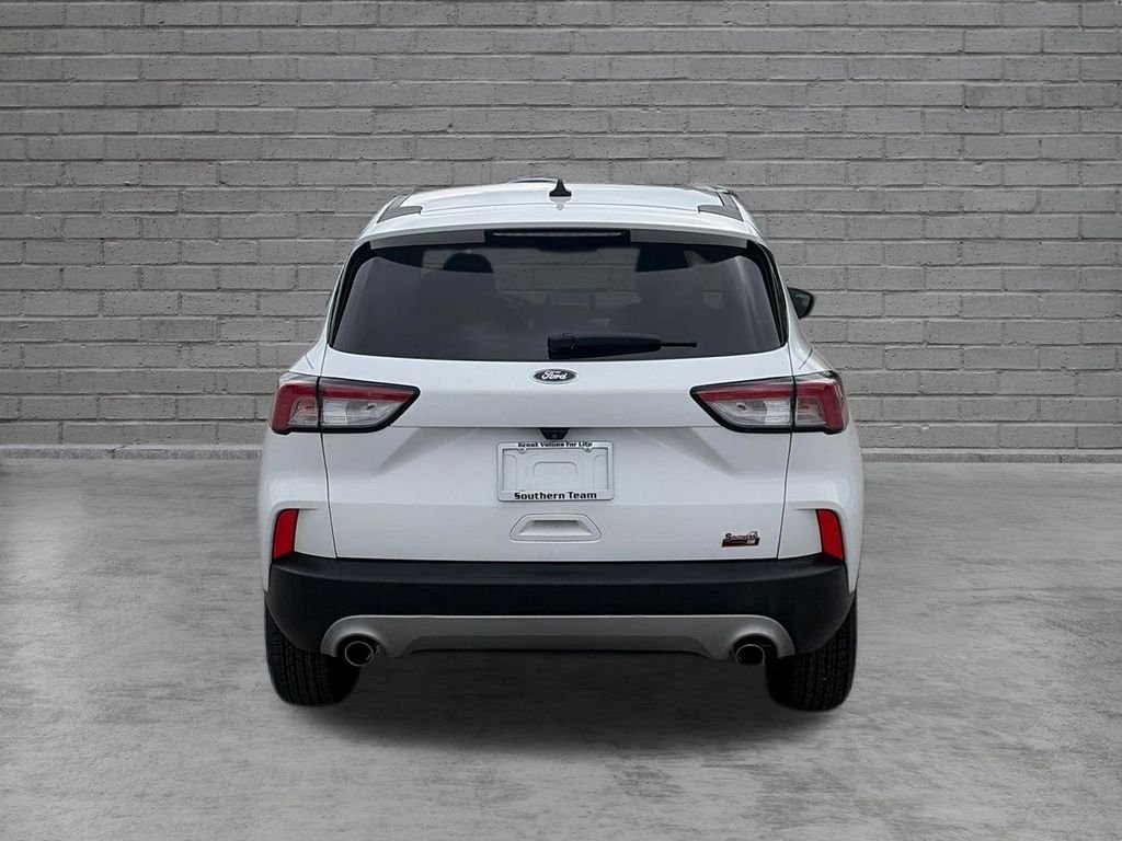 Used 2022 White Ford SE image 5