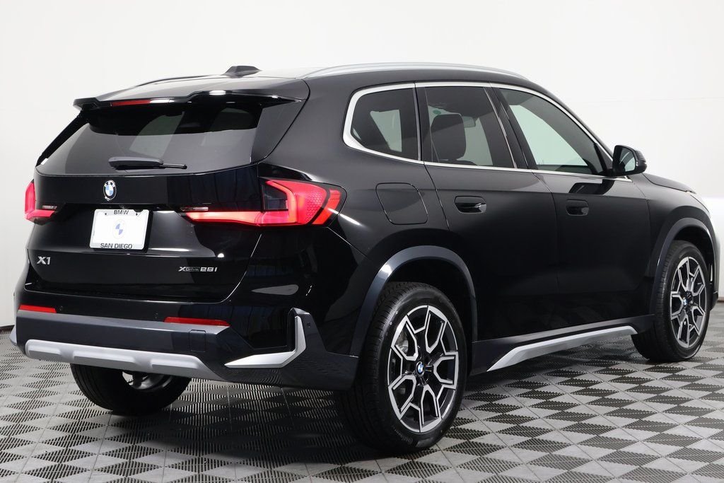 New 2026 Jet Black BMW xDrive28i image 2