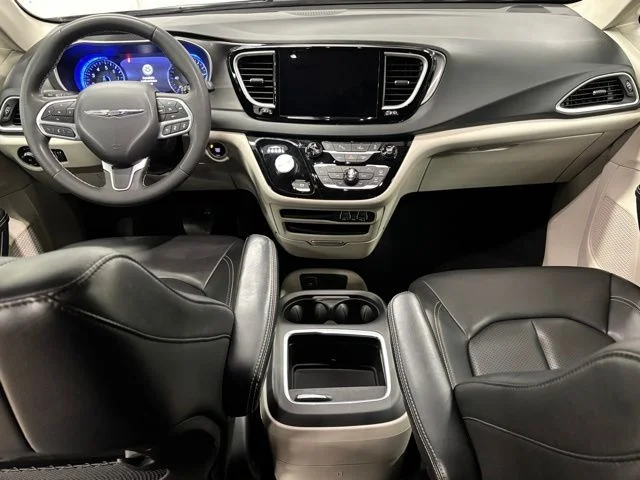Used 2023 Black Chrysler Touring L image 11