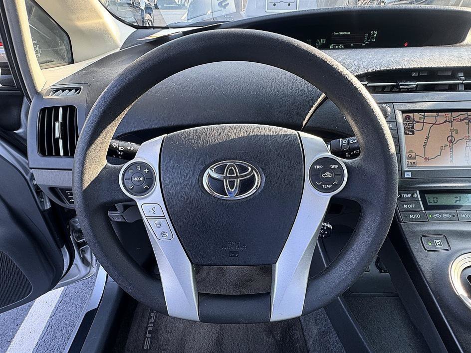 Used 2010 Silver Toyota I image 12
