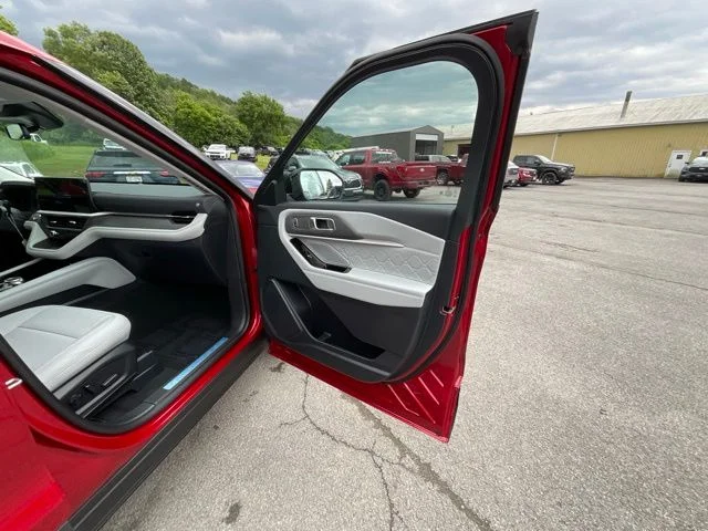New 2026 Rapid Red Metallic Tinted Clearcoat Ford Platinum™ image 27