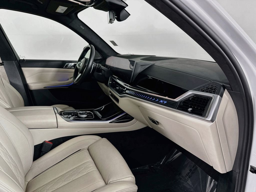 Used 2023 White BMW xDrive40i image 30