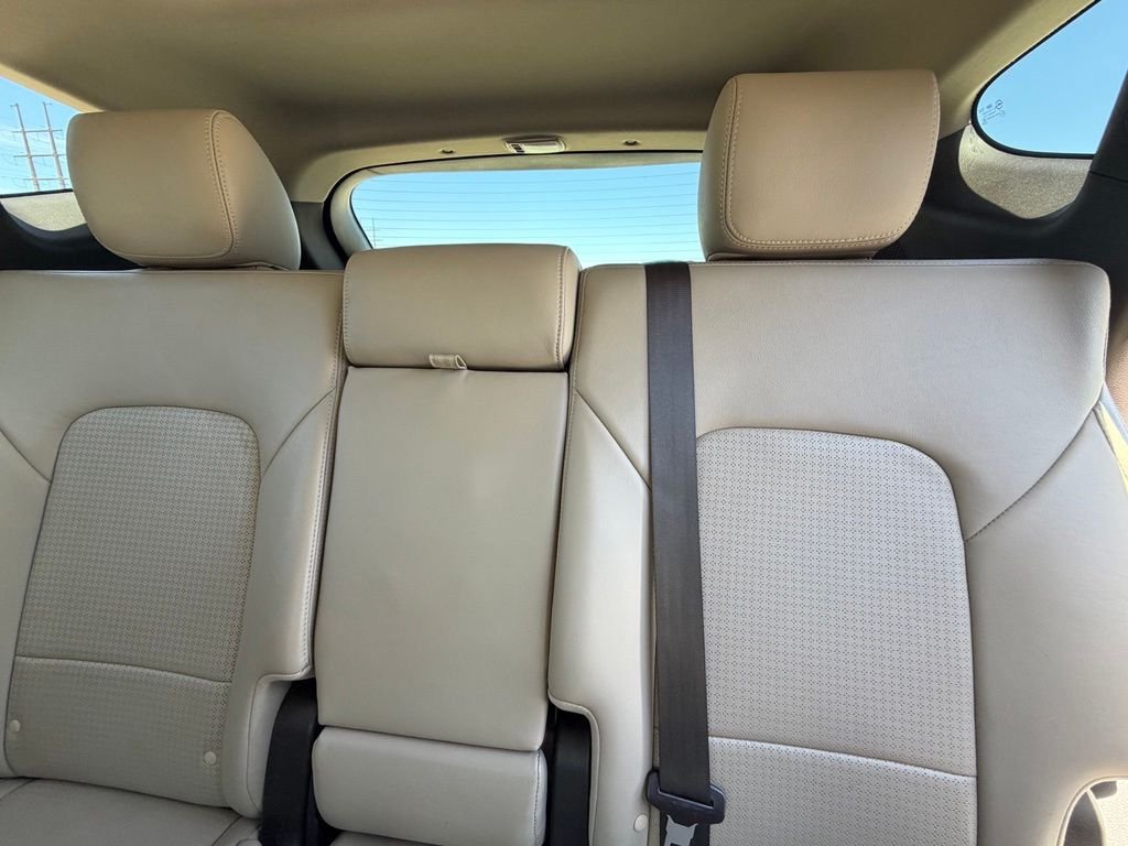 Used 2014 Red Hyundai Base image 14