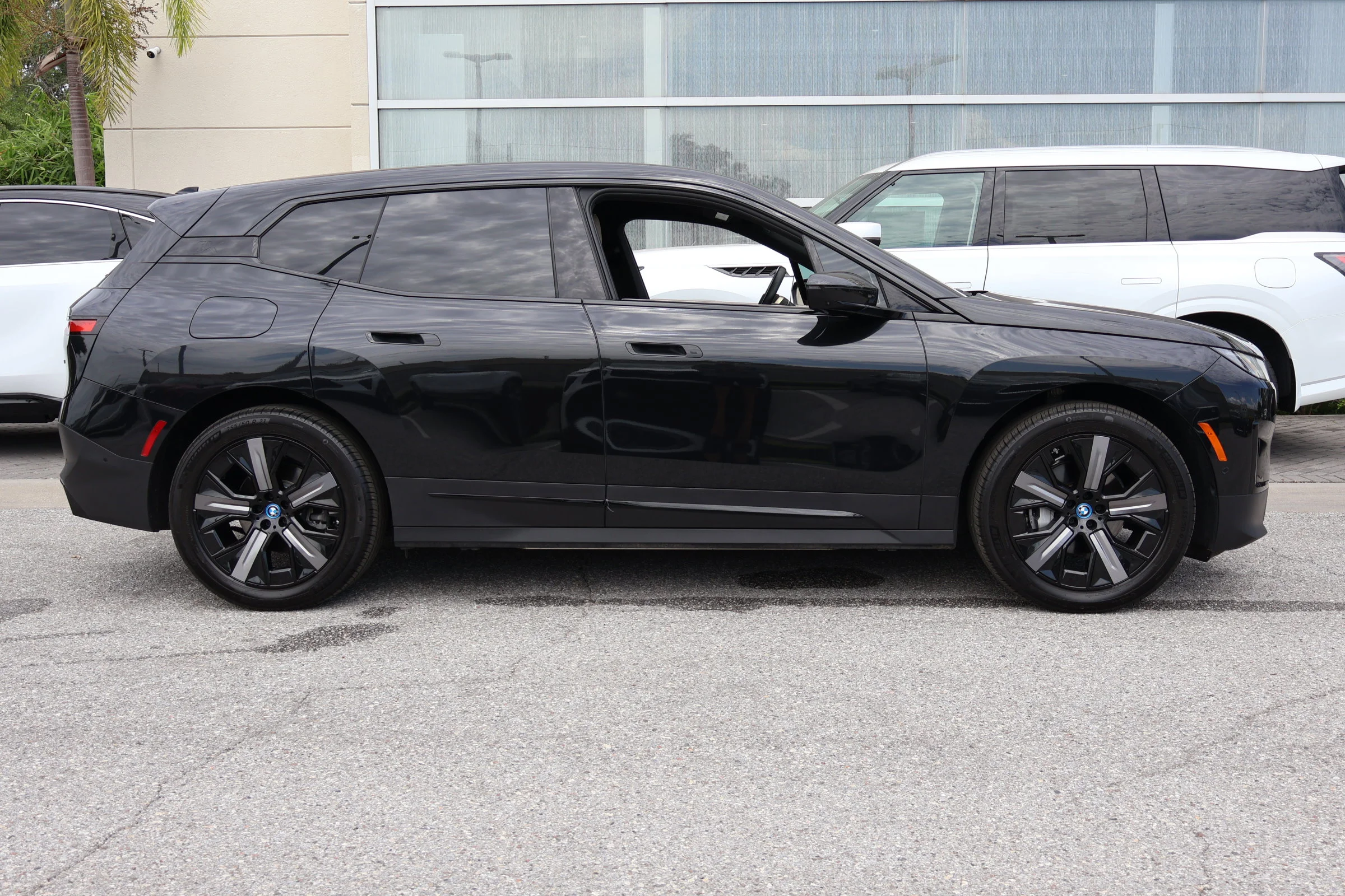 2025 BMW iX 50 - Photo 11