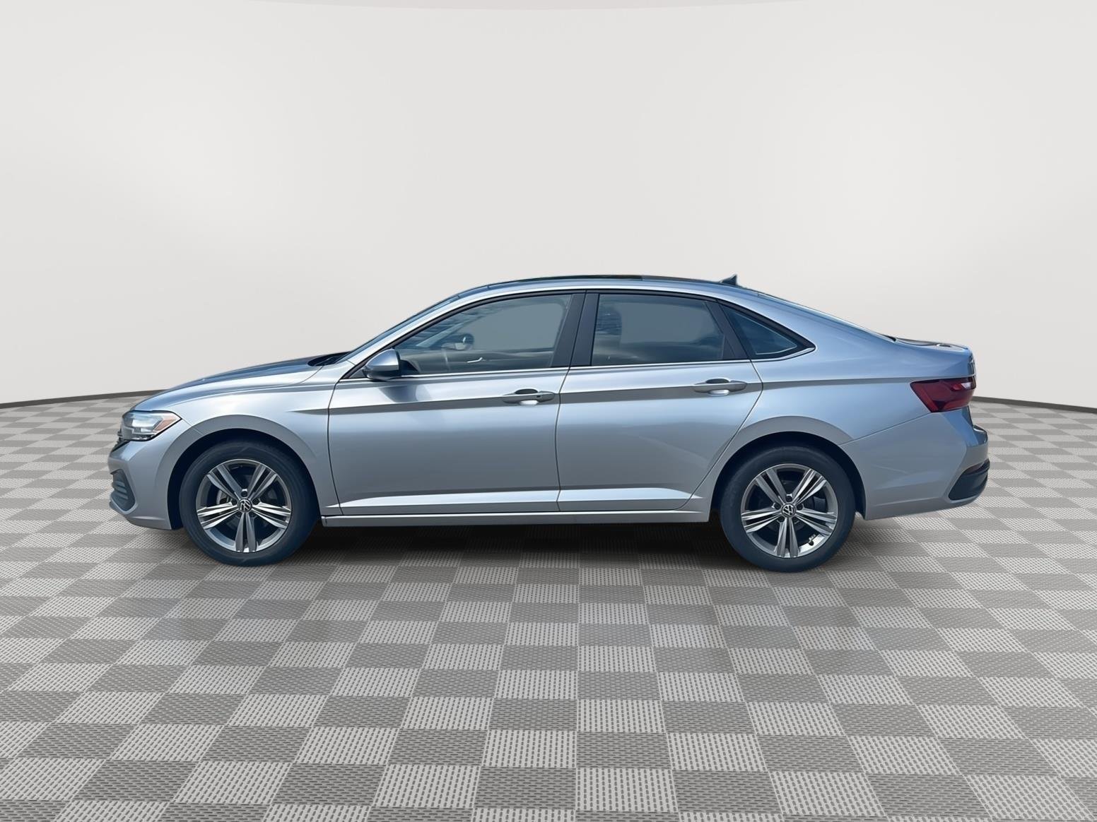 Used 2024 Pyrite Silver Metallic Volkswagen SE image 8