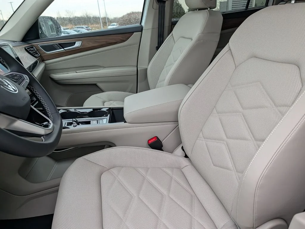 New 2026 White/off-white Volkswagen 2.0T SE w/Technology image 10
