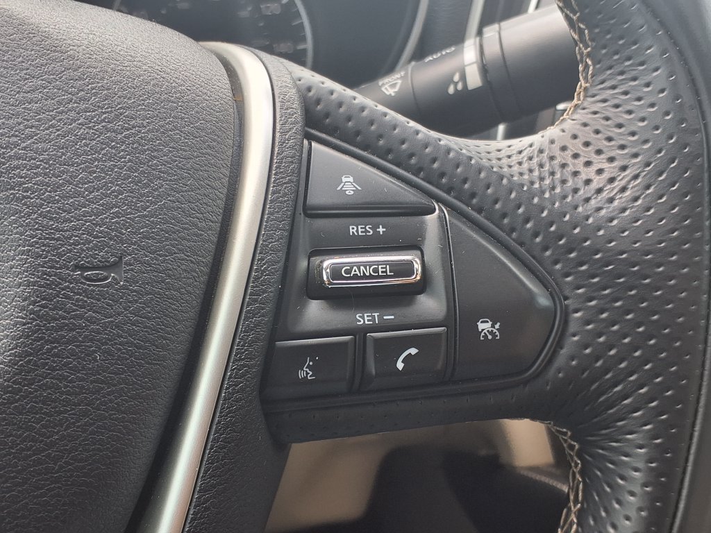 Used 2021 White Nissan Platinum image 22