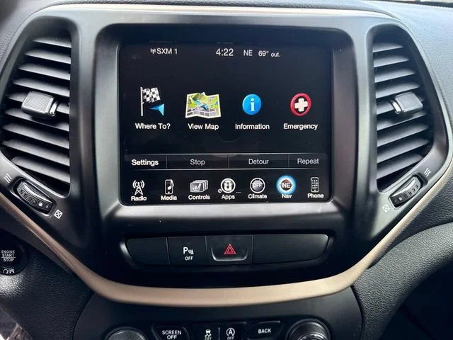 Used 2018 Diamond Black Crystal Pearlcoat Jeep Limited image 22