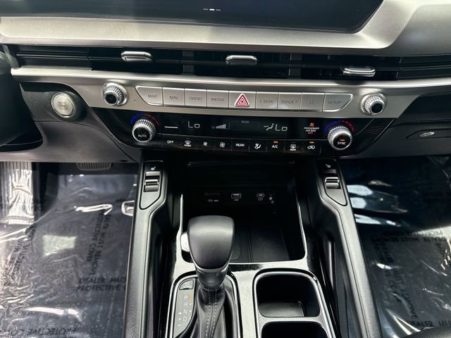 Used 2023 Black Kia S image 19