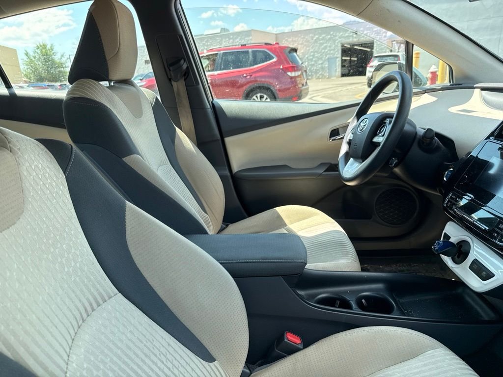 Used 2017 Pearl Toyota Two image 3