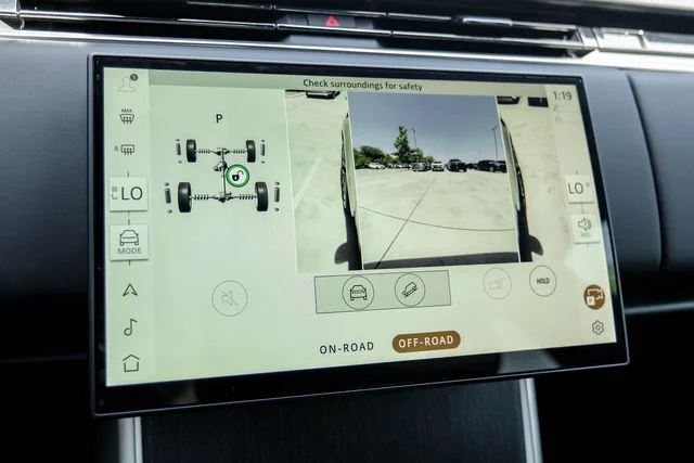 New 2026  Land Rover SE image 31